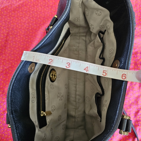 Tory Burch black leather purse - Picture 12 of 12